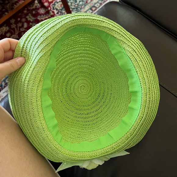 👒Little girl OS, green sun hat with green rose & ribbon accent, preowned. - Picture 5 of 6